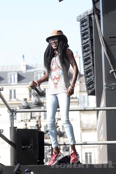 SIANNA - 2015-07-18 - PARIS - Parvis de l'Hotel de Ville - 